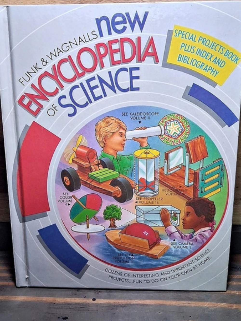 Funk & Wagnalls New Encyclopedia of Science Special Projects Book Volume 1 Gray
